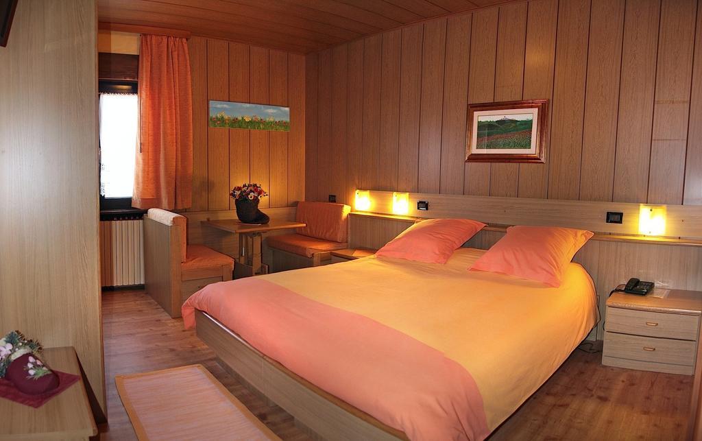 Albergo Venezia Passo Rolle Habitación foto