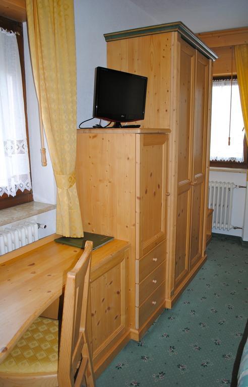 Albergo Venezia Passo Rolle Habitación foto